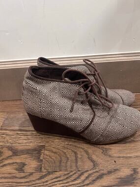 Toms Desert Wedge Brown & White Womens Sz US 9, UK 7 Geometric Booties Folk Indy